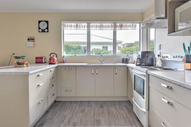 Photo of property in 113 Seaward Road, Edendale, 9825