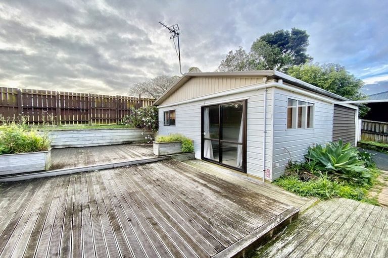 Photo of property in 12 Melia Grove, Goodwood Heights, Auckland, 2105