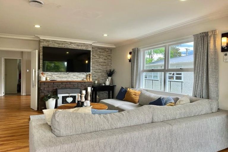 Photo of property in 1 Christina Avenue, Te Atatu South, Auckland, 0602