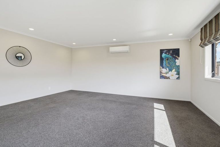 Photo of property in 2 Pegasus Place, Kelvin Grove, Palmerston North, 4414