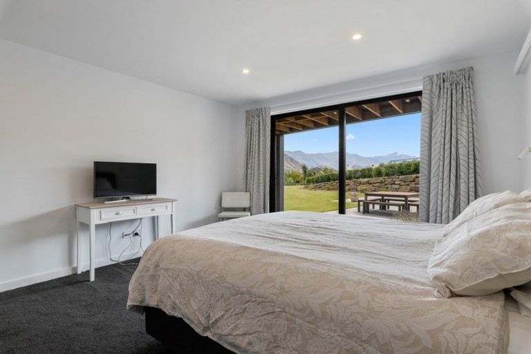 Photo of property in 314 Beacon Point Road, Wanaka, 9305