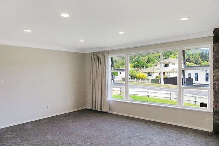 Photo of property in 49 Horoeka Street, Stokes Valley, Lower Hutt, 5019