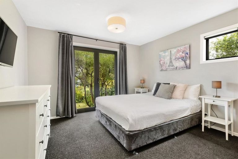 Photo of property in 17 Thorn Crescent, Fernhill, Queenstown, 9300