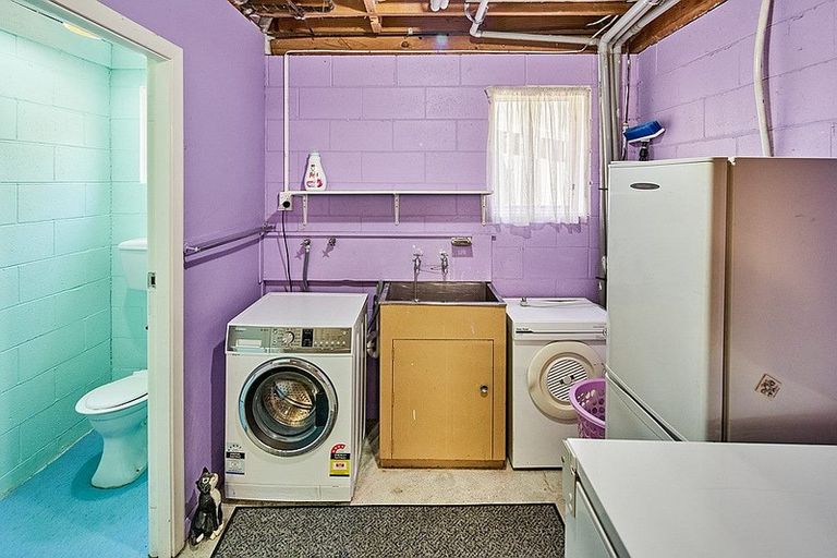 Photo of property in 73 Blue Mountains Road, Pinehaven, Upper Hutt, 5019