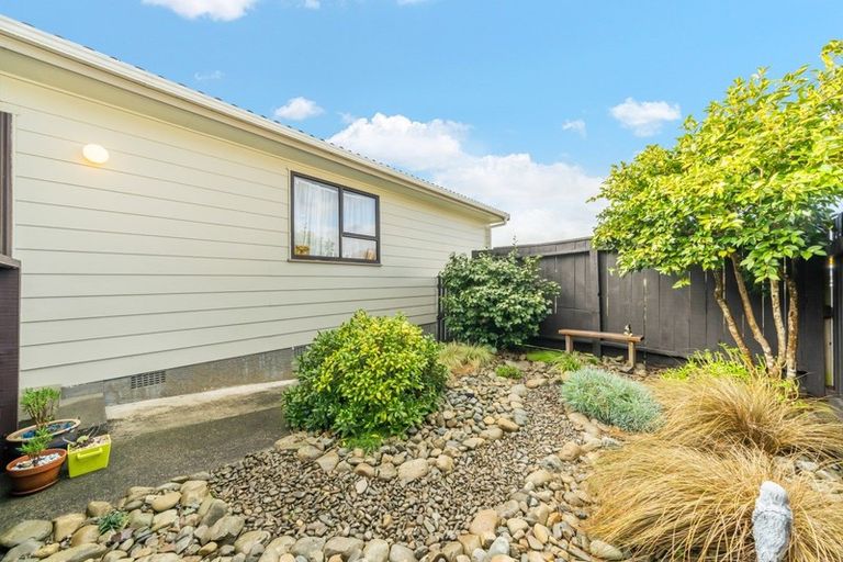 Photo of property in 57 Hartford Crescent, Totara Park, Upper Hutt, 5018