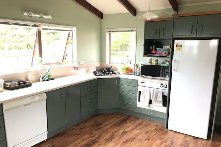 Photo of property in 15 Chestnut Grove, Maungaraki, Lower Hutt, 5010