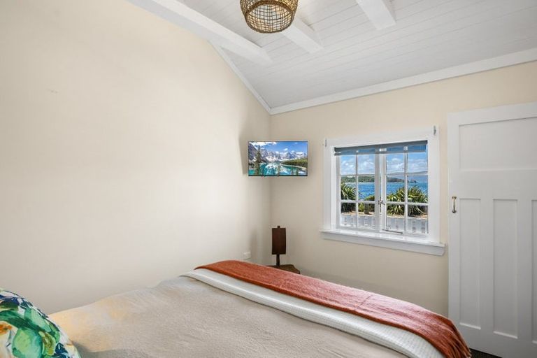 Photo of property in 171 Breaker Bay Road, Breaker Bay, Wellington, 6022