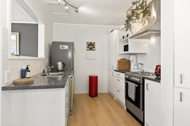 Photo of property in 2/238 The Esplanade, Island Bay, Wellington, 6023