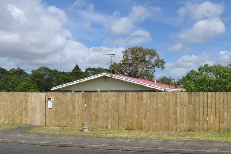 Photo of property in 1/32 Paragon Avenue, Beach Haven, Auckland, 0626