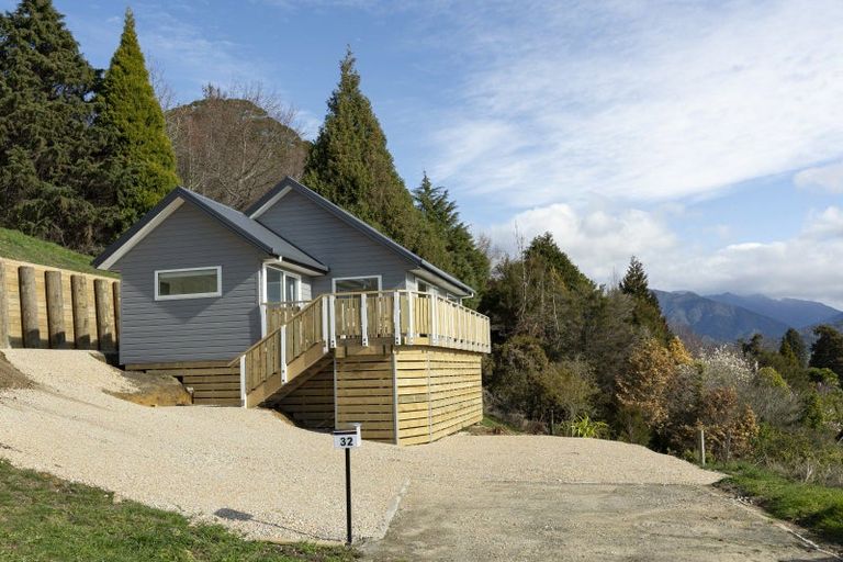 Photo of property in 32 Arapeta Place, Takaka, 7110