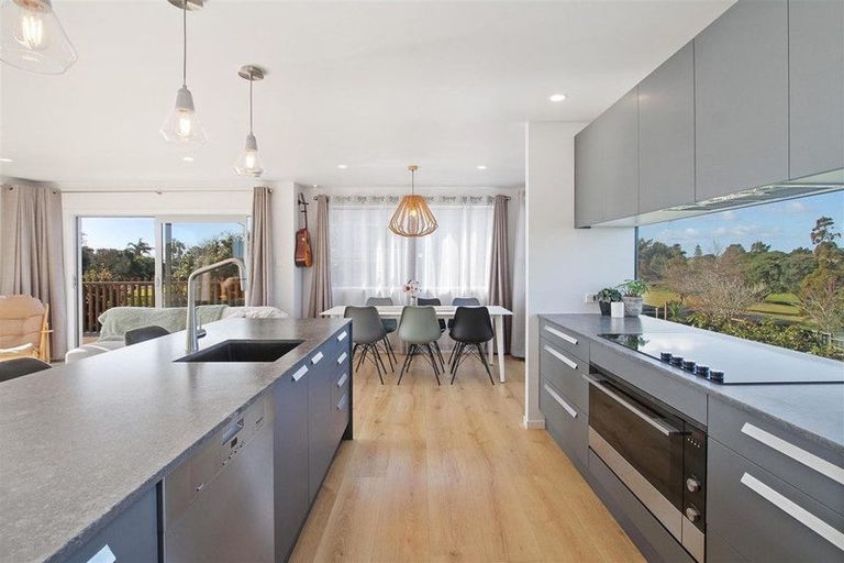 Photo of property in 172 Torkar Road, Clarks Beach, 2122