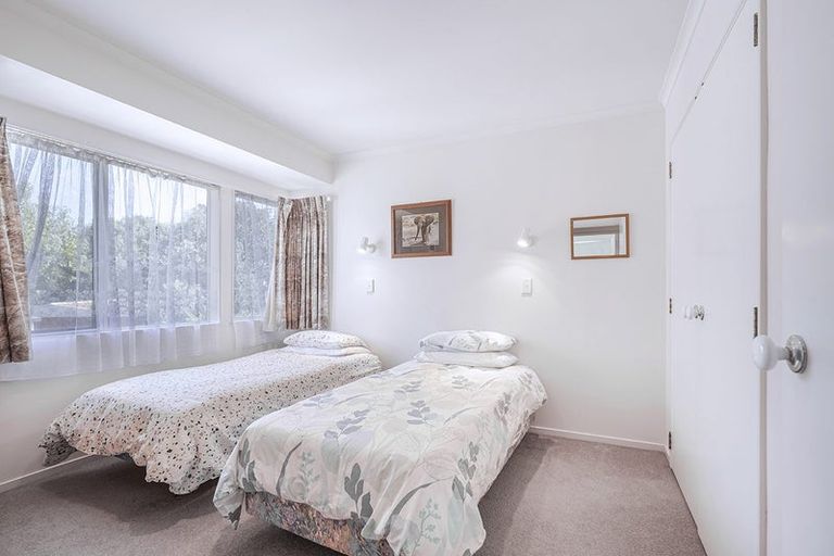 Photo of property in 2 Sunset Close, Western Heights, Hamilton, 3200