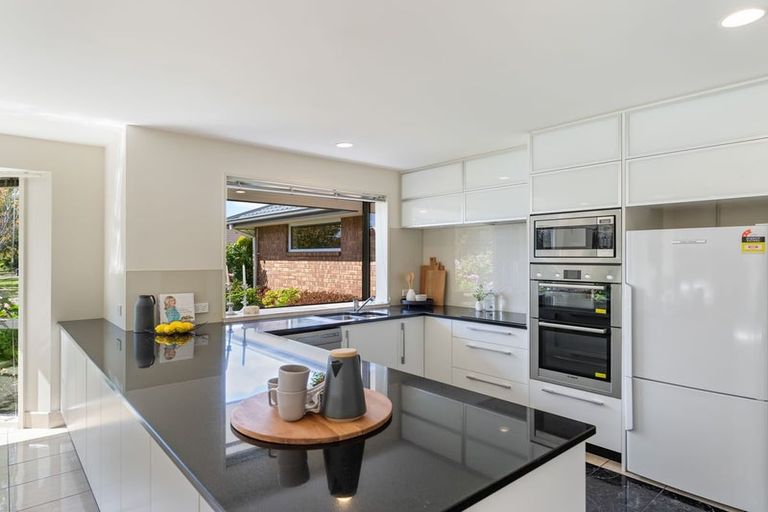 Photo of property in 43 Berkshire Drive, Avonhead, Christchurch, 8042