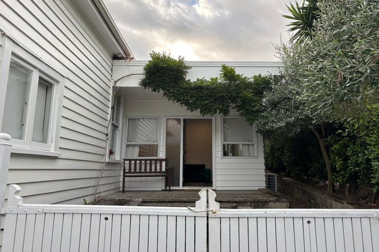 Photo of property in 24 Princes Street, Northcote Point, Auckland, 0627