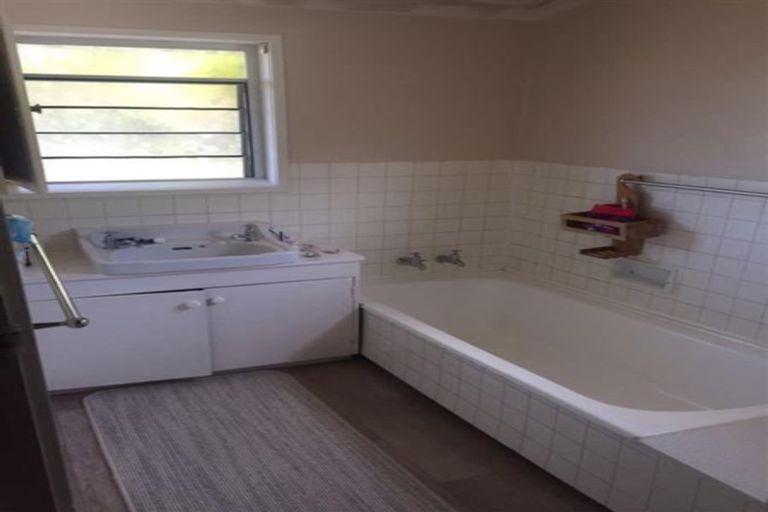 Photo of property in 1/48 Sharon Road, Waiake, Auckland, 0630