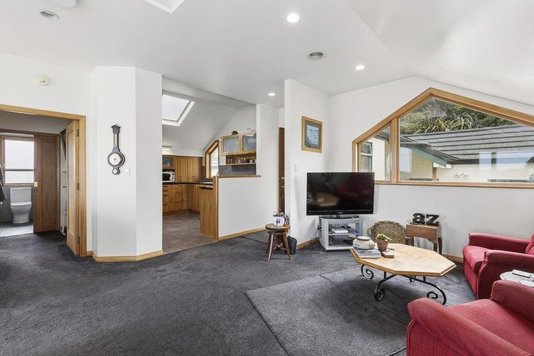 Photo of property in 156 Nevay Road, Karaka Bays, Wellington, 6022