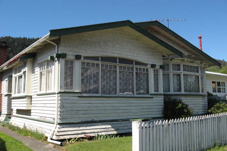 Photo of property in 13 Waimea Road, Nelson South, Nelson, 7010