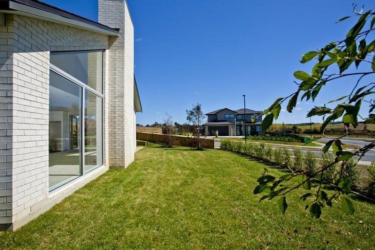 Photo of property in 217 Millwater Parkway, Silverdale, 0932