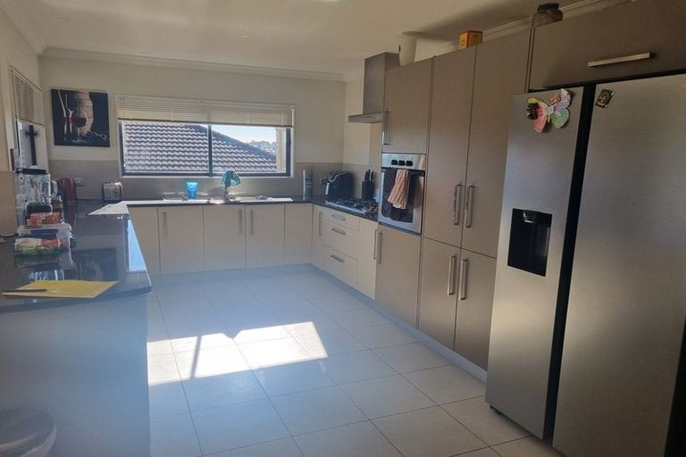 Photo of property in 6 Mcwhirters Farm Lane, Massey, Auckland, 0614