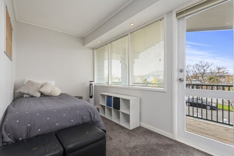 Photo of property in 52 Wikiriwhi Crescent, Awapuni, Palmerston North, 4412