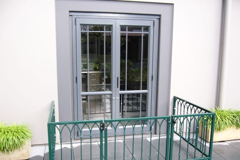 Photo of property in Luna Apartments, 4b/16 Burton Street, Grafton, Auckland, 1010