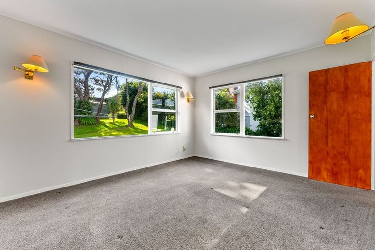 Photo of property in 39 Neptune Avenue, Beach Haven, Auckland, 0626