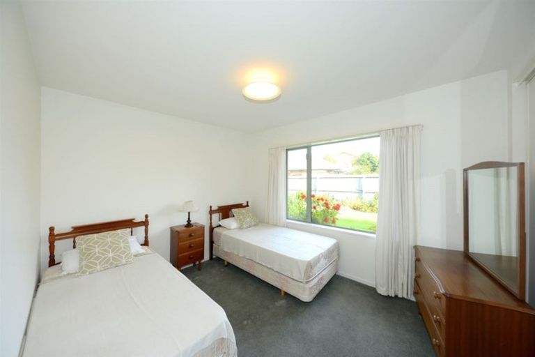 Photo of property in 22 Sutton Place, Dallington, Christchurch, 8061