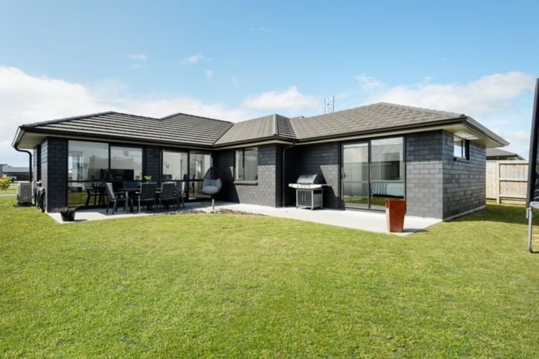 Photo of property in 4 Okataina Street, Pyes Pa, Tauranga, 3112