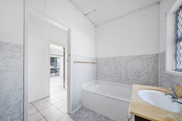 Photo of property in 26 Ewbank Place, Manurewa, Auckland, 2102