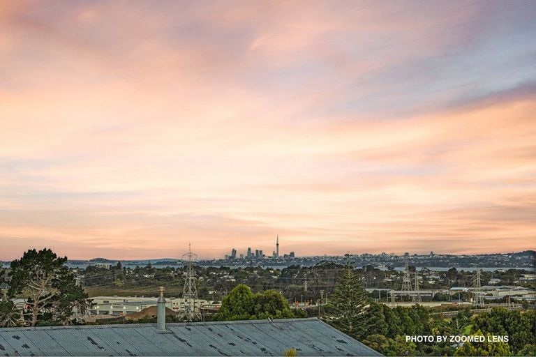 Photo of property in 2/44 Waimumu Road, Massey, Auckland, 0614