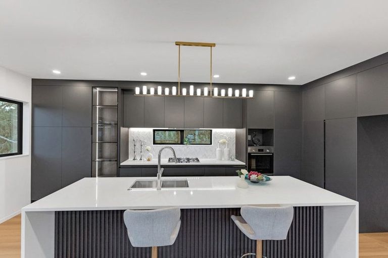 Photo of property in 27 Tannaghmore Drive, Flat Bush, 2019