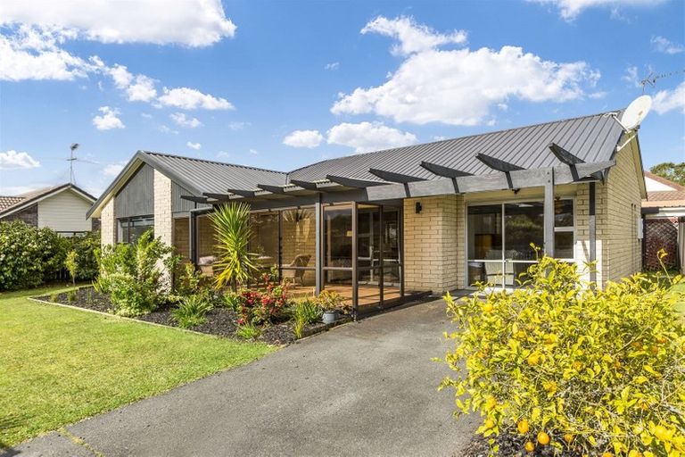 Photo of property in 2/99 Riverside Road, Orewa, 0931