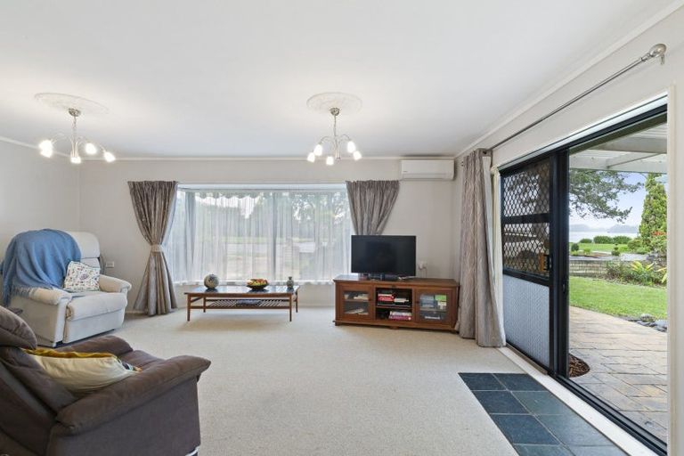 Photo of property in 8 Godwit Place, Waiuku, 2123