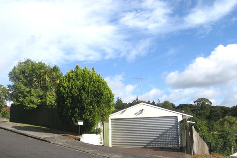 Photo of property in 14 Mcdowell Crescent, Hillcrest, Auckland, 0627