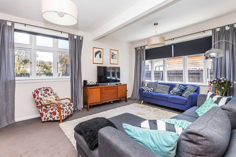 Photo of property in 2 Norton Park Avenue, Fairfield, Lower Hutt, 5011