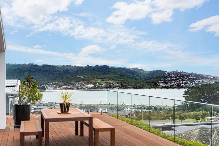 Photo of property in 14 Wangapeka Way, Aotea, Porirua, 5024