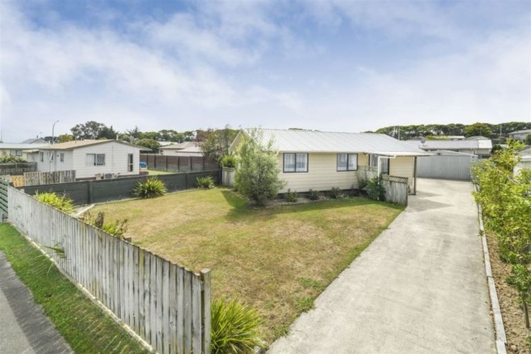 Photo of property in 19 Mcleavey Drive, Kelvin Grove, Palmerston North, 4414