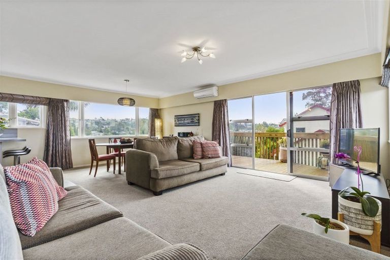 Photo of property in 1/345a Wairau Road, Totara Vale, Auckland, 0629