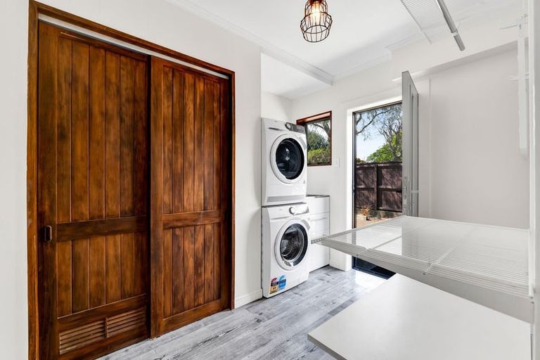 Photo of property in 76a Paynters Avenue, Strandon, New Plymouth, 4312