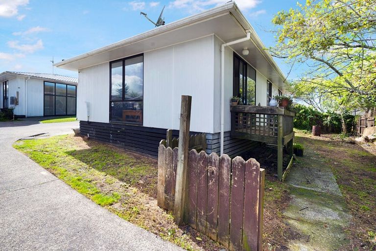 Photo of property in 1/88 Parrs Cross Road, Henderson, Auckland, 0612