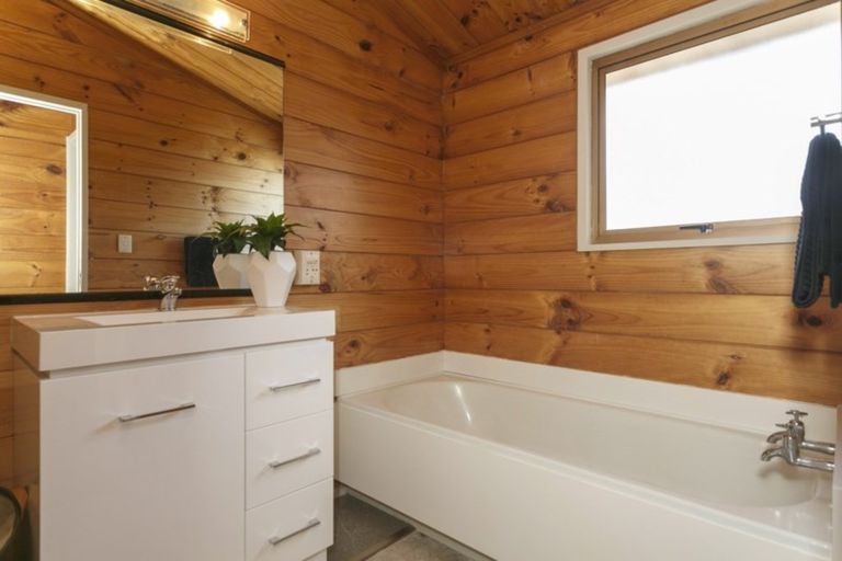 Photo of property in 58 Chesham Avenue, Waipahihi, Taupo, 3330