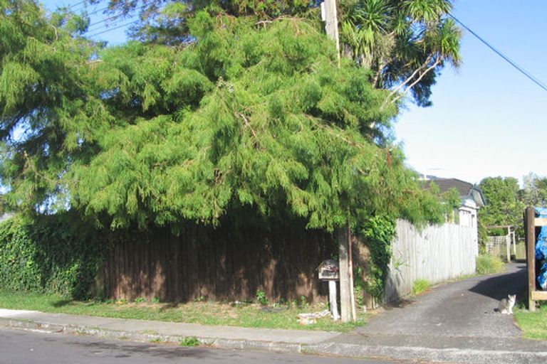 Photo of property in 2/4 Avalon Place, Glenfield, Auckland, 0629