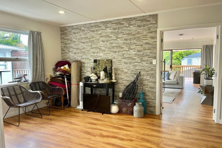 Photo of property in 1 Christina Avenue, Te Atatu South, Auckland, 0602