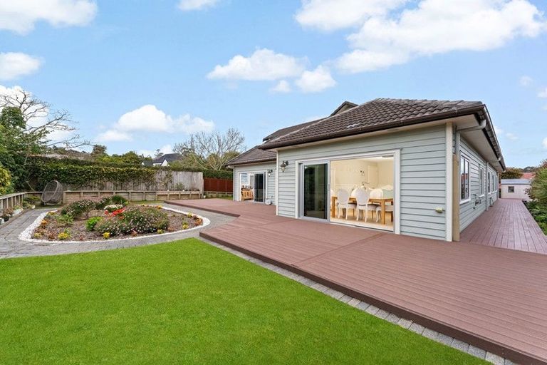 Photo of property in 17 Te Hoe Grove, Pinehill, Auckland, 0632