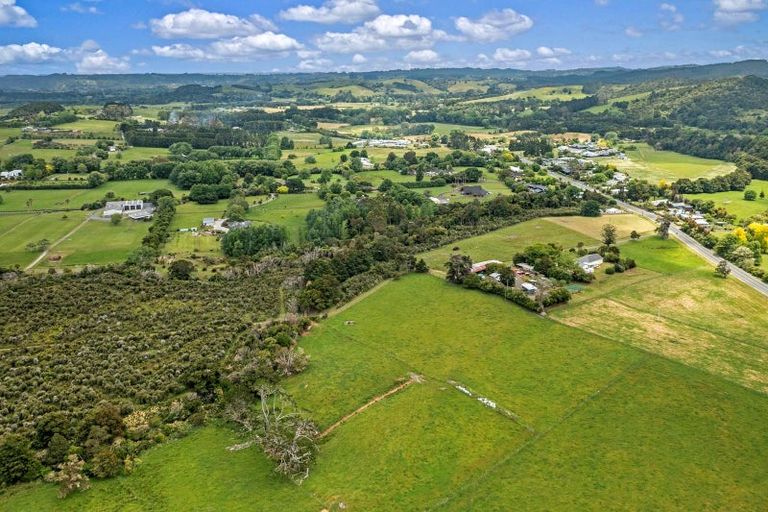 Photo of property in 867 Kahikatea Flat Road, Waitoki, Kaukapakapa, 0871