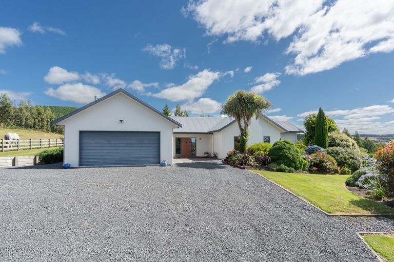 Photo of property in 138 Mckendry Road, Woodside, Outram, 9074