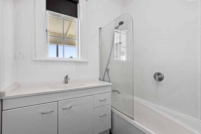 Photo of property in 25 Paynters Avenue, Strandon, New Plymouth, 4312