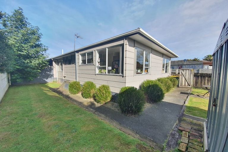 Photo of property in 25b Waimana Road, Conifer Grove, Takanini, 2112