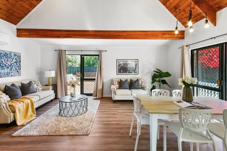 Photo of property in 1/7 Banksia Place, Goodwood Heights, Auckland, 2105