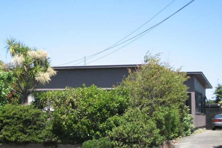 Photo of property in 42 Shortland Street, Wainoni, Christchurch, 8061